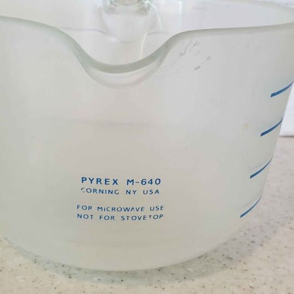 Vintage Pyrex Corning M-640 8 Cup Glass Measuring Cup Large Batter Bowl Microwav - Picture 4 of 7